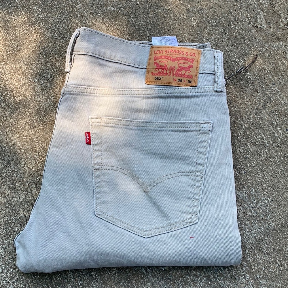 Men Levi Jean size 36x32 style 502
